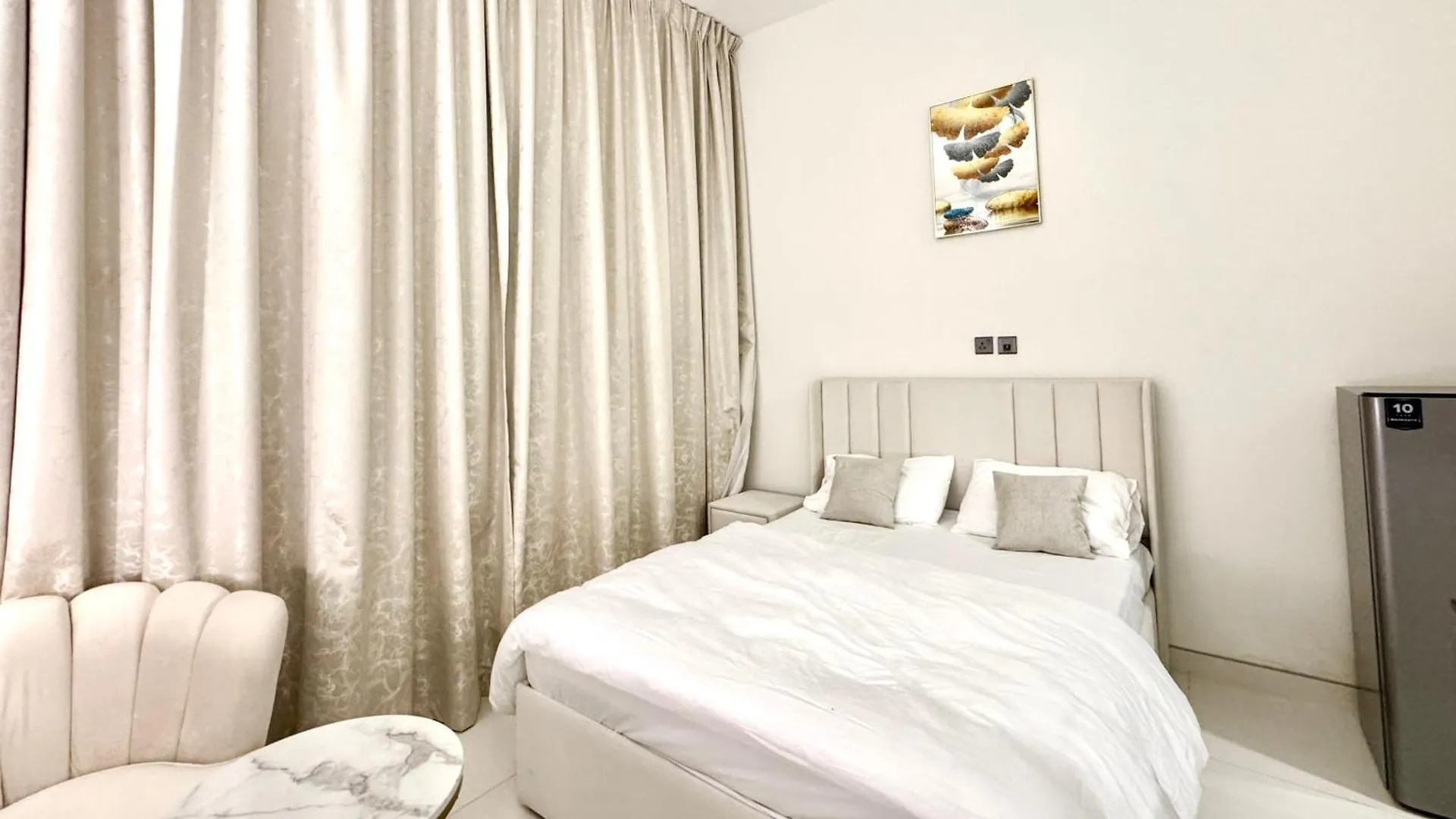 Al Manara Premium Deluxe Studio Dubai 0*,